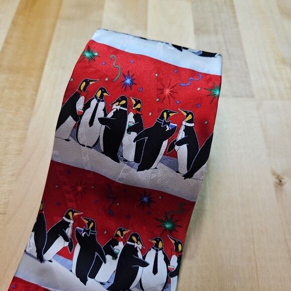 Hallmark Men's Penguins Partying Tie Red & White - Picture 3 of 8